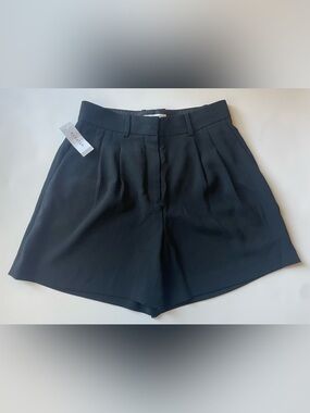 NWT Babaton Aritzia Pleated Black High Rise 5 inch inseam Shorts